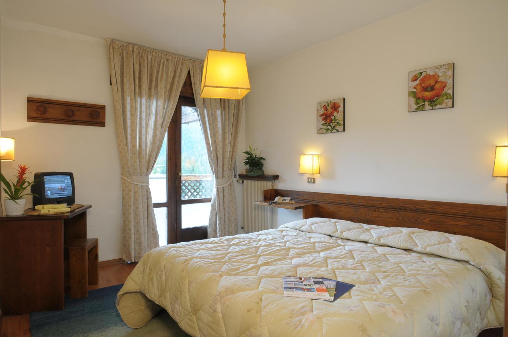Hotel Corona Val di Zoldo Habitación foto