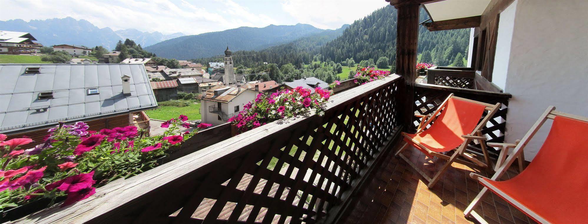 Hotel Corona Val di Zoldo Exterior foto